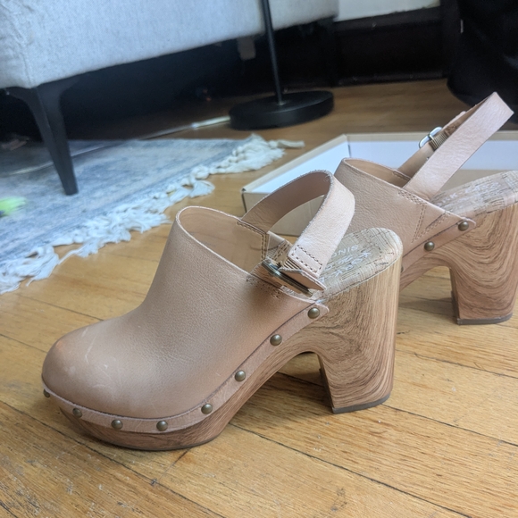 Women's Tan Leather Clogs - Picture 3 of 9